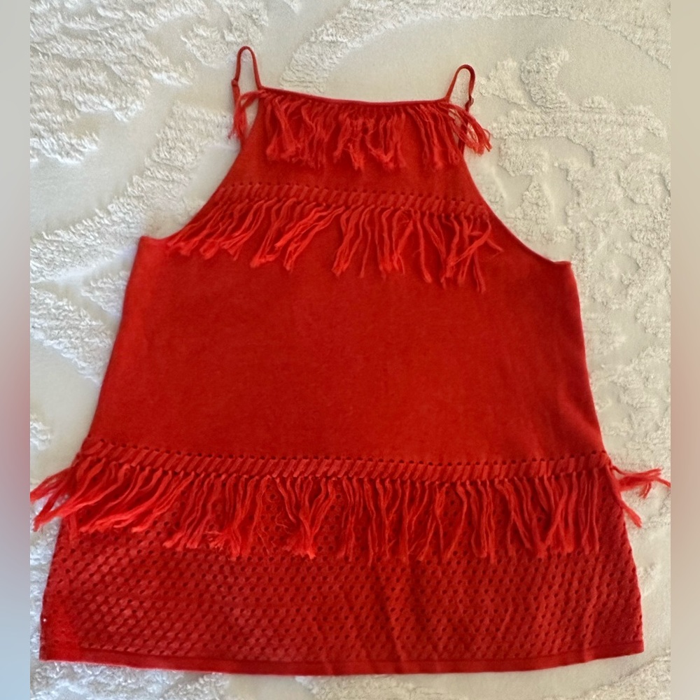 FAB FRINGE KNIT TANK IN THIS SEASON’S GO-TO COLOR - BRIGHT ORANGE! SIZE M